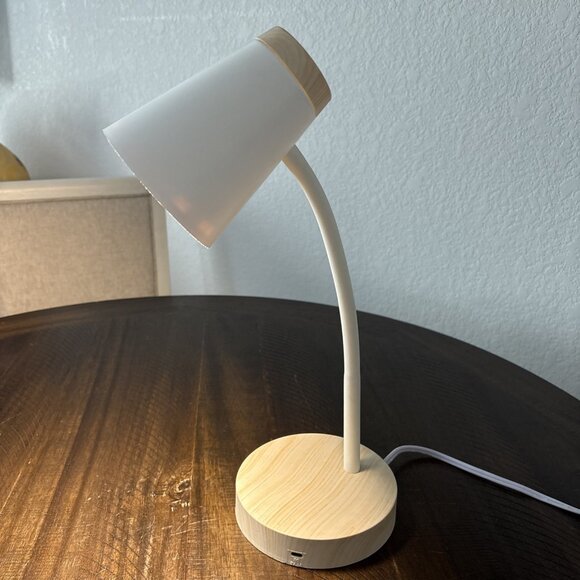Wood grain look 16” desk/task lamp. Includes lLED bulb. i-phone USB port. - Picture 1 of 9
